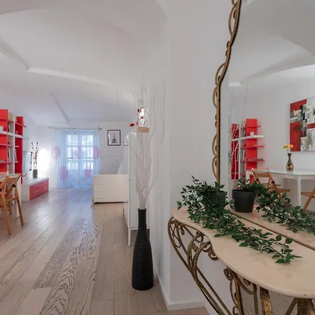 Apartamento Red Near Porta Nuova By Wonderful Italy *