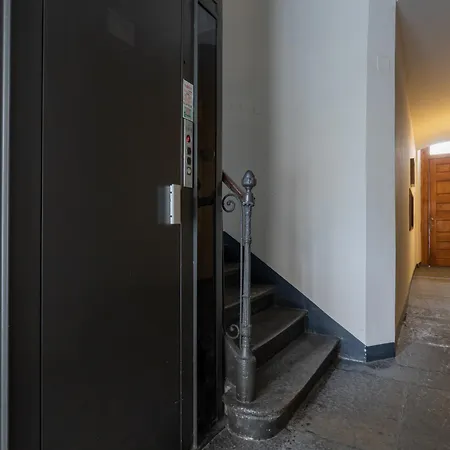 Red Near Porta Nuova By Wonderful Italy Turim