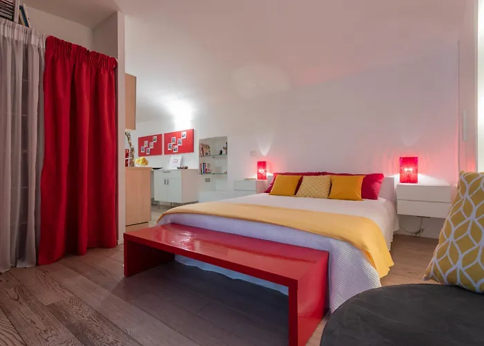 Red Near Porta Nuova By Wonderful Italy アパート
